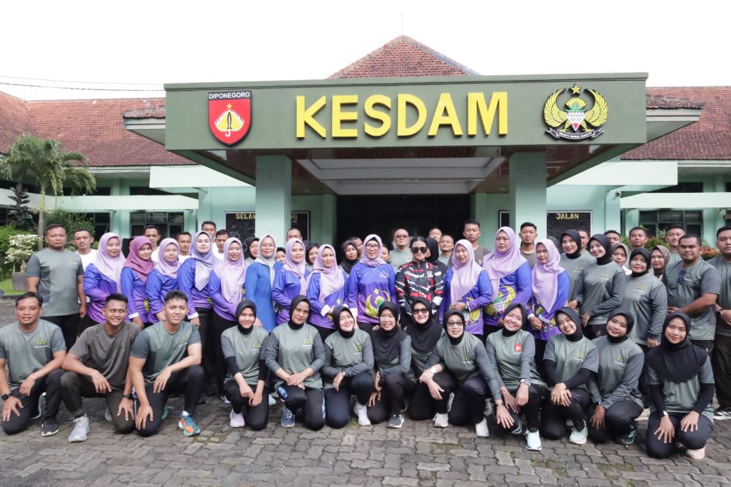 Tingkatkan Kebugaran dan Solidaritas, Personel Makesdam IV/Diponegoro Gelar Senam Aerobik Bersama
